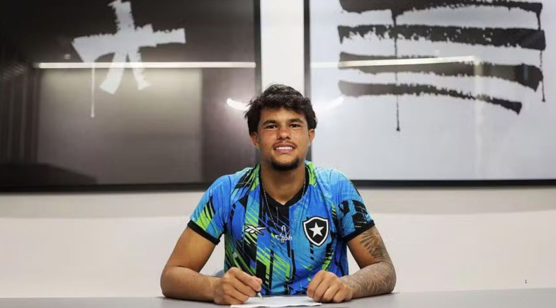 Goleiro Bruno assina contrato com Botafogo | Foto: Reprodução/Botafogo FR