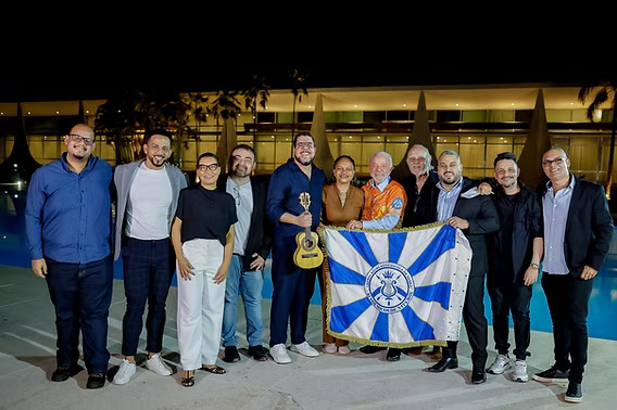 Presidente Lula e a 1ª dama Janja receberam a comitiva da Acadêmicos de Niterói no Alvorada - Foto: Ricardo Stuckert/PR