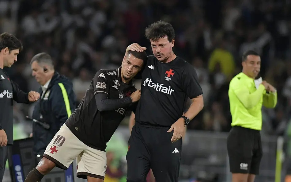 Coutinho e Fernando Diniz juntos - Foto: Thiago Ribeiro/AGIF