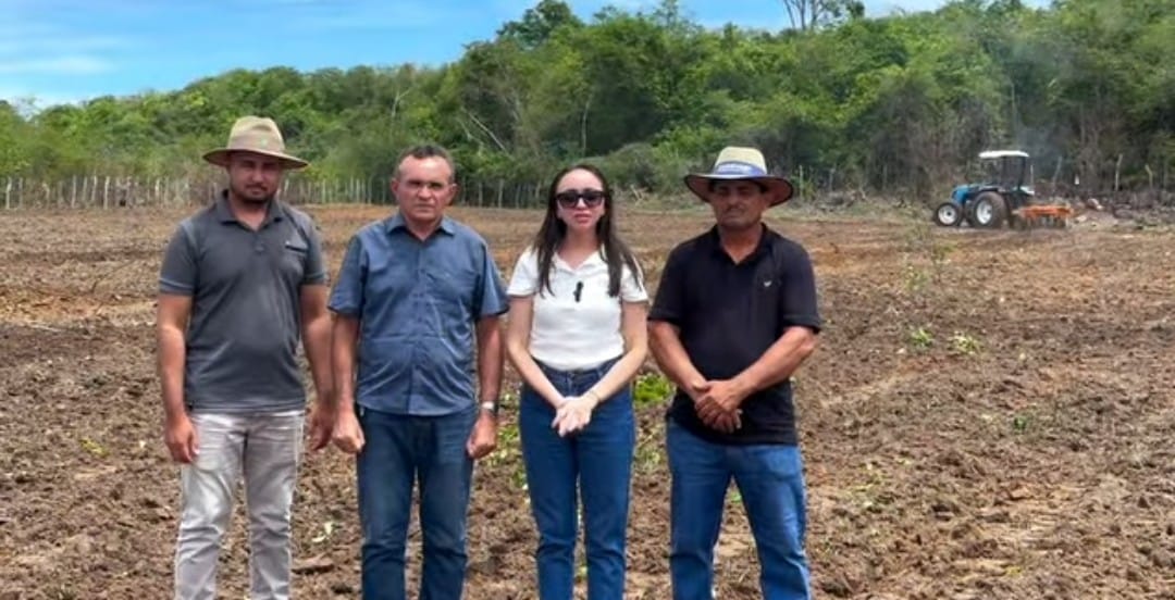 Serviço de Arado na localidade Boiadas | Foto: Prefeitura de Caraúbas do Piauí