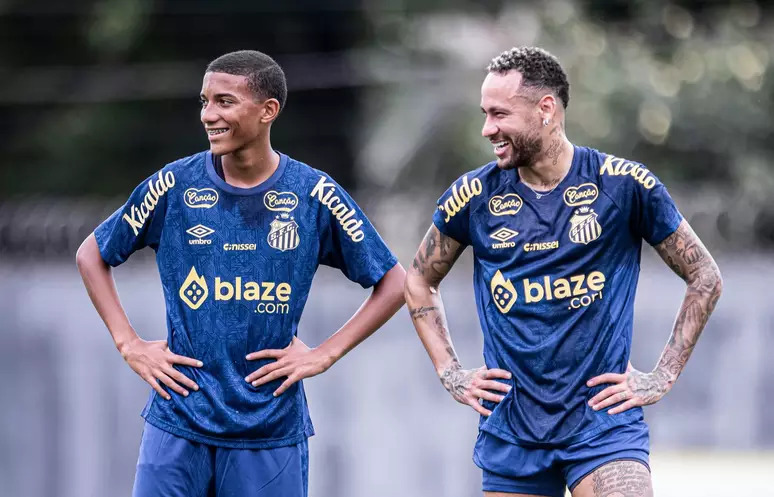 Robinho Jr e Neymar juntos no treino - Foto: Raul Baretta/ Santos FC