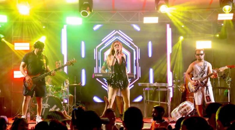 Corredor da Folia reuniu foliões no segundo dia de Carnaval em Castelo do Piauí