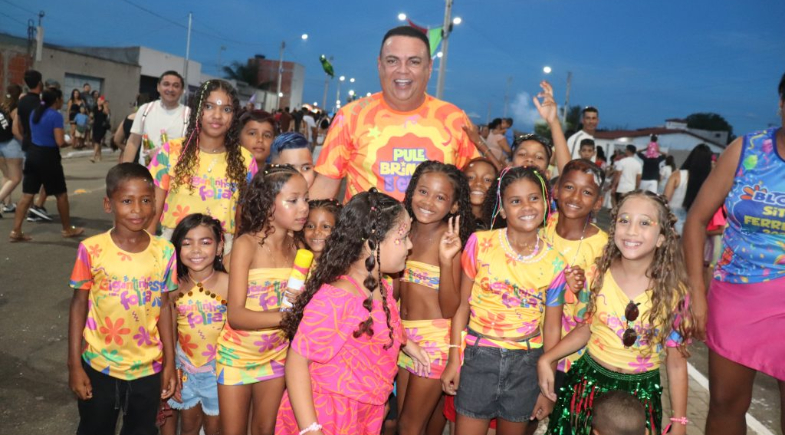 Domingo de Carnaval na Avenida Zé de Castro: só perdeu quem não foi!