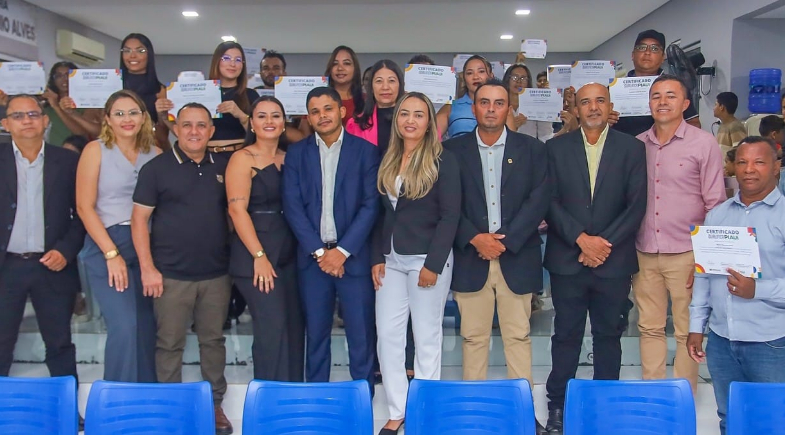 Entrega de certificados do Qualifica Piauí é realizada em Avelino Lopes