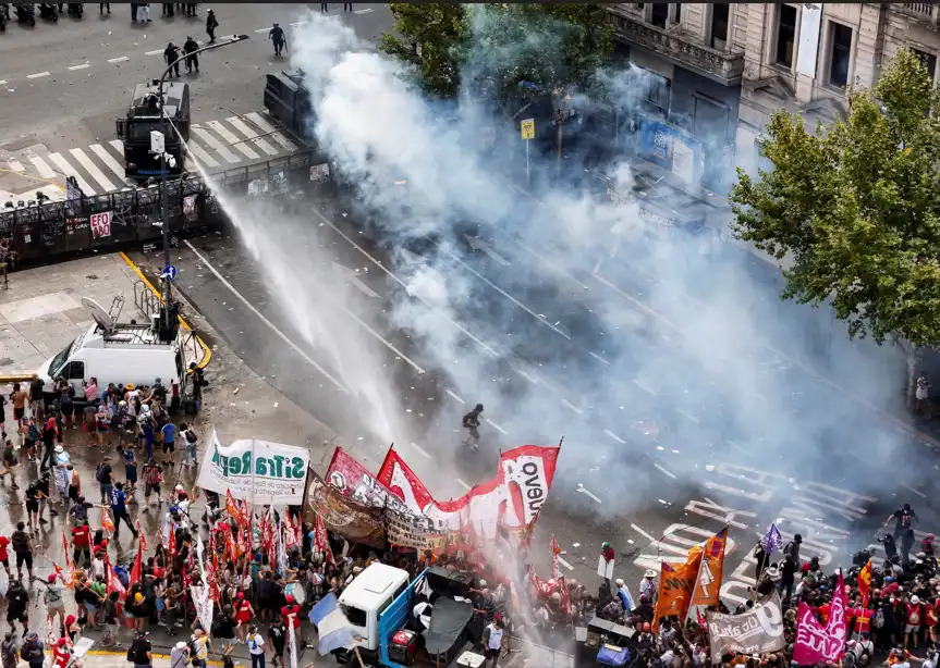 Protestos na Argentina - Foto: Martin Cossarini/REUTERS