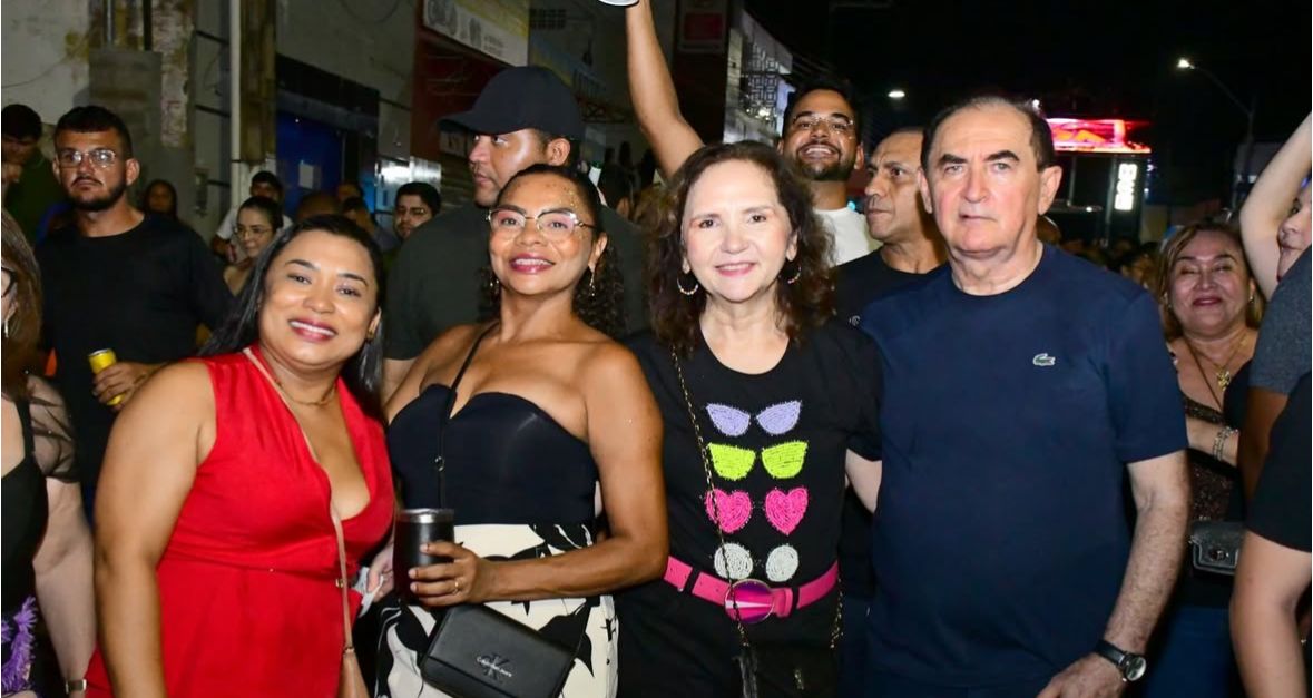 Durval Lelys leva multidão às ruas na abertura do Carnaval 2026 em Floriano - Imagem 2