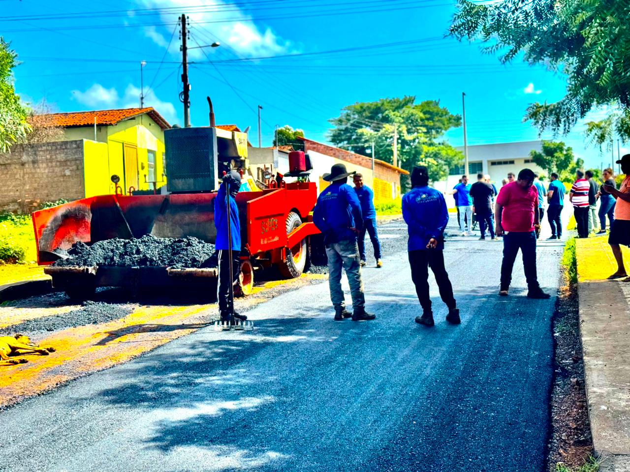 Moradores do Bairro Bernardo Rêgo, em Esperantina, celebram chegada do asfalto - Imagem 1