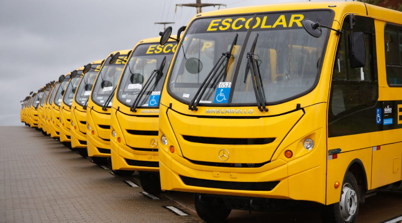 Prefeitura de Parnaguá realiza entrega de nova frota de ônibus escolares