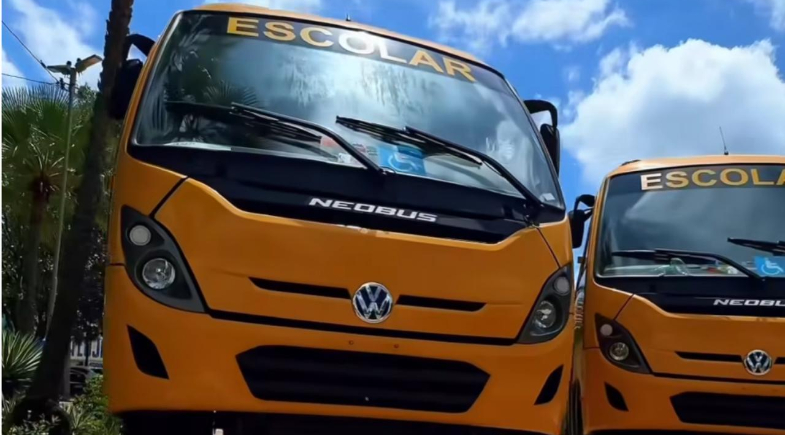 Prefeitura de Campo Maior amplia frota do transporte escolar com dois novos micro-ônibus