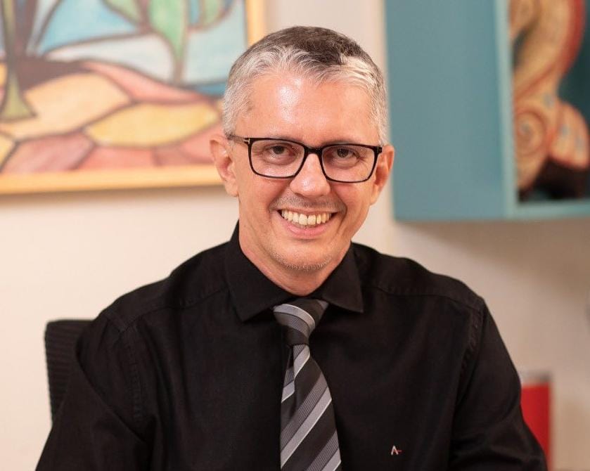 Davis Barbosa, cirurgião plástico