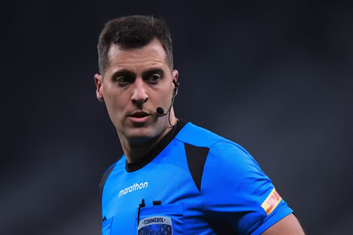 Árbitro Gustavo Tejera  (Foto: Reprodução/ Ettore Chiereguini / AGIF) 