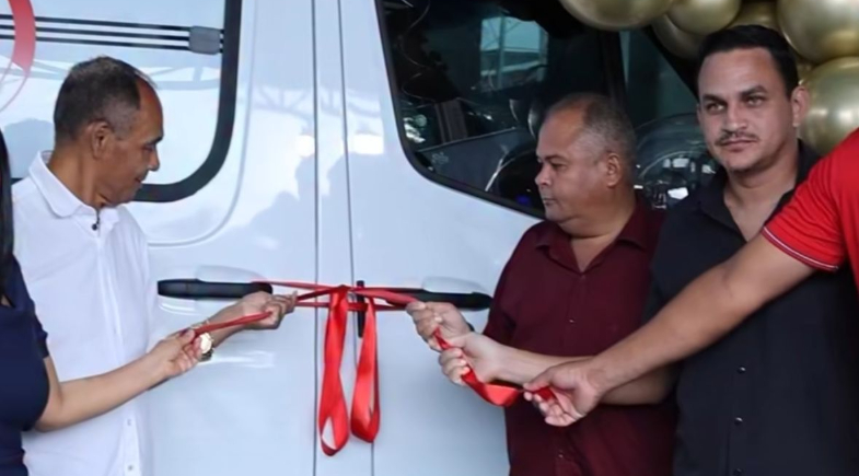 Prefeitura de Baixa Grande do Ribeiro realiza entrega de ambulância UTI Móvel no município 