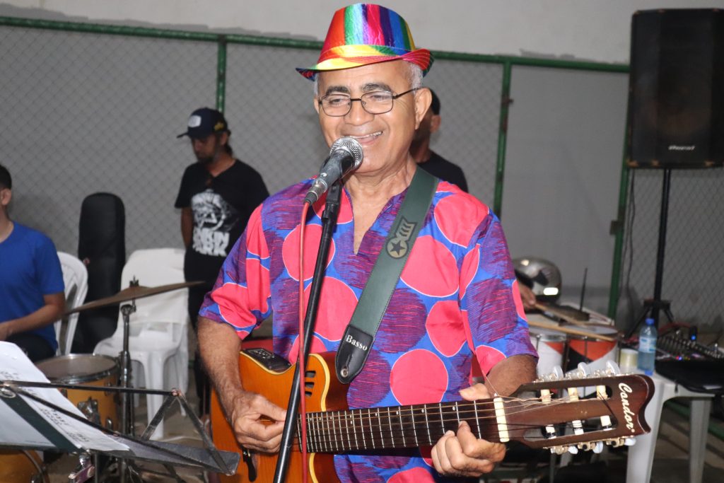 Prefeitura de São Raimundo Nonato promove festa de carnaval para idosos do SCFV - Imagem 4