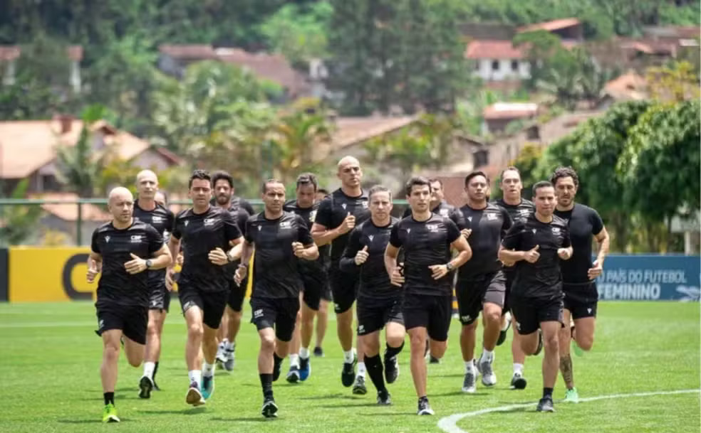 Árbitros durante treinamento — Foto: CBF/Divulgação