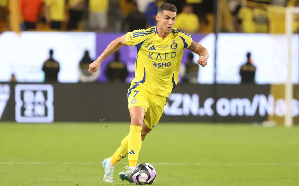 Cristiano Ronaldo em ação pelo Al-Nassr - Foto: FAYEZ NURELDINE/AFP