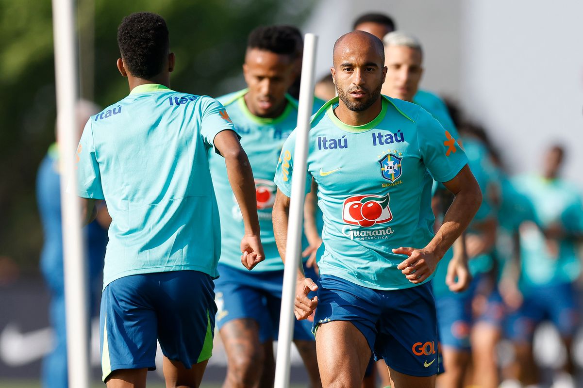 Lucas Moura em treino da seleção brasileira - Foto: Divulgação 