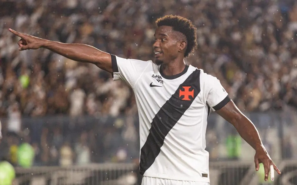Thiago Mendes em campo na partida entre Vasco e Bahia - Foto: Vyctor Santos/Pera Photo Press