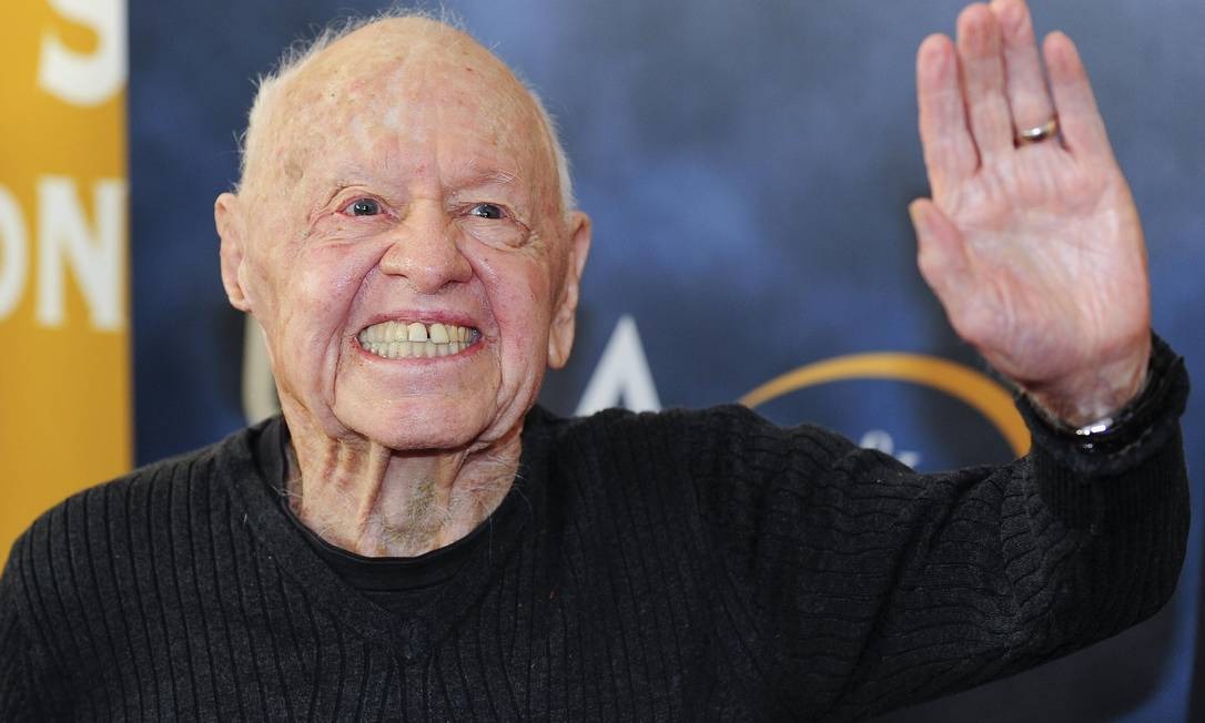 O ator Mickey Rooney na estreia mundial do restaurado “A morte de um caixeiro-viajante”, em Los Angeles, em 2013 Foto: GUS RUELAS / REUTERS