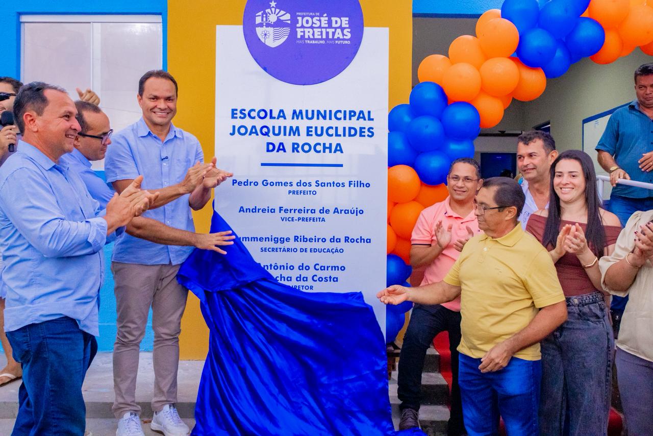 Prefeito Pedro Gomes entrega reconstrução de mais uma escola em José de Freitas - Imagem 2
