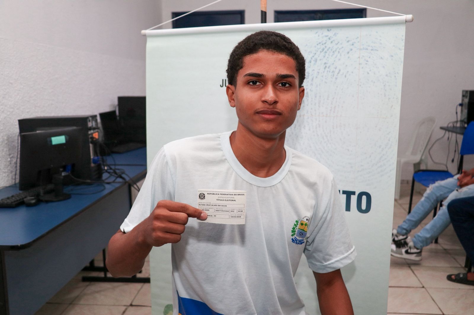 Prefeitura promove mais uma edição do projeto Juventude com Título na Mão - Imagem 9