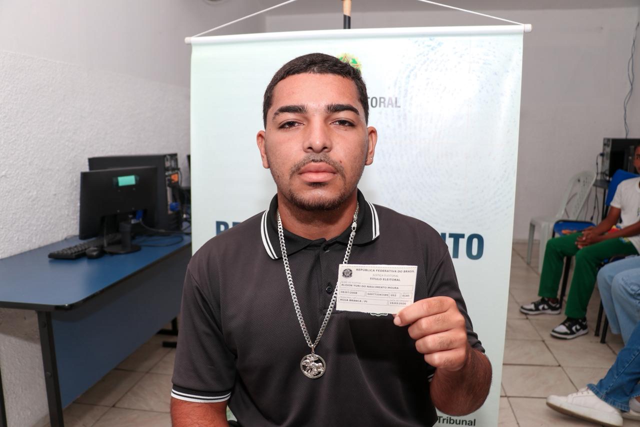 Prefeitura promove mais uma edição do projeto Juventude com Título na Mão - Imagem 3