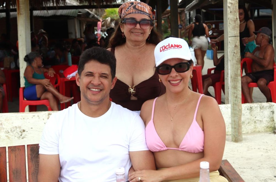 Prefeitura de Hugo Napoleão promove viagem do Grupo Florescer ao litoral do Piauí - Imagem 1