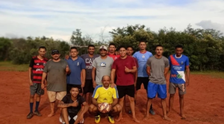 Prefeitura de Tamboril do Piauí entrega materiais esportivos à comunidade Três Morros