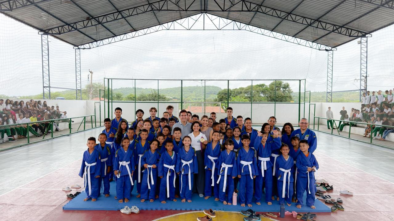 Prefeito Raniletti Macedo recebe campeã olímpica Sarah Menezes em Caracol - Imagem 4