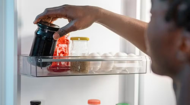 Conheça 10 coisas que você nunca deve colocar na porta da sua geladeira