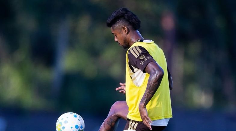Bruno Henrique em treino do Flamengo - Foto: Gilvan de Sousa 