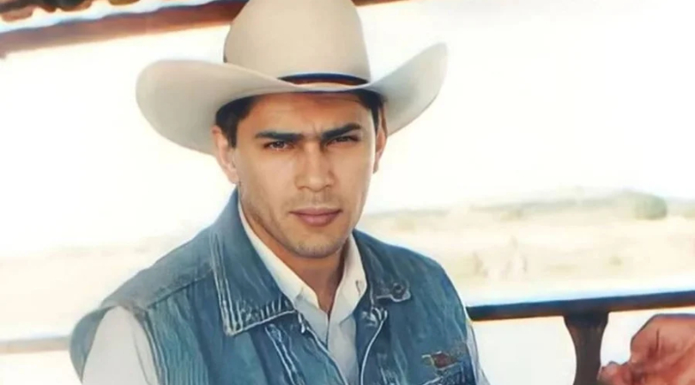 Filho de Leandro emociona ao resgatar foto rara com o pai nas redes