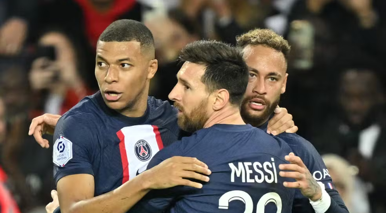 Trio com Mbappé, Messi e Neymar  |  Foto: Getty Images