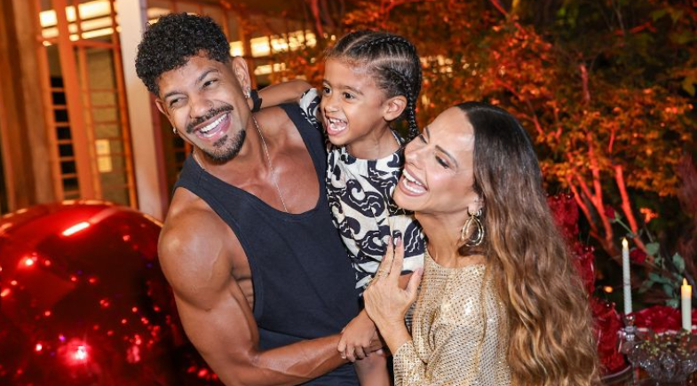 Viviane Araújo comemora seus 51 anos com família e amigos no Rio; fotos!