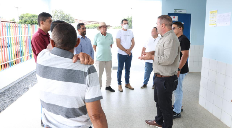 Prefeito Adelmo da Cincal realiza visita técnica para avaliar estrutura da Creche Tia Miraísa em Curimatá