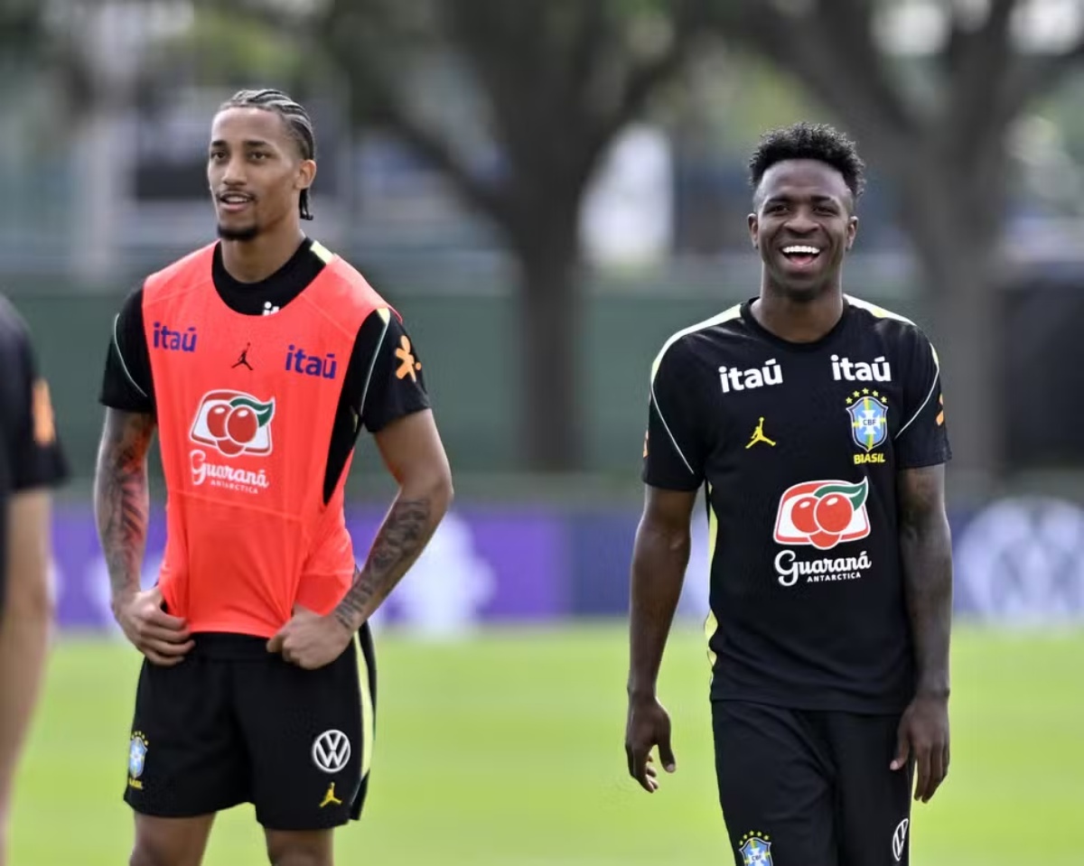 João Pedro e Vini Jr. em treino da seleção brasileira em Orlando (Foto: Reprodução/ André Durão)