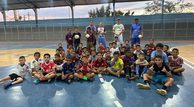 Prefeitura de Regeneração  realiza entrega de materiais esportivos para Escolinha Bom Menino e Boa Menina