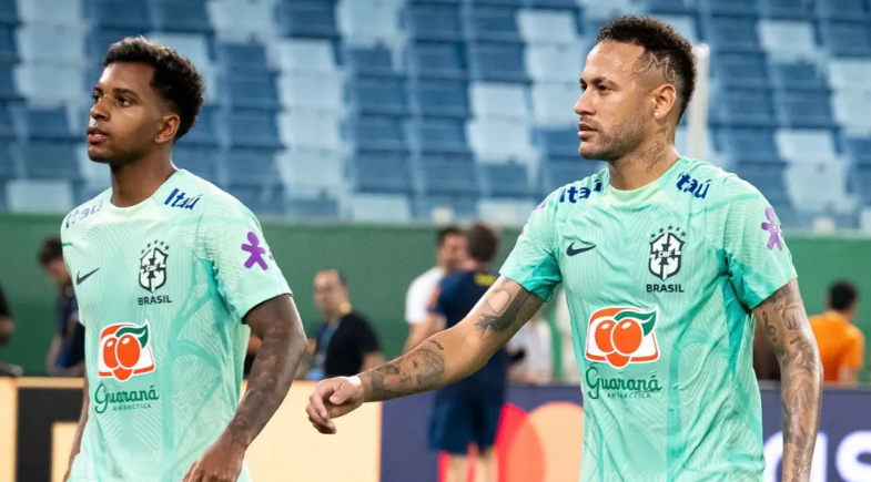 Rodrygo e Neymar em treino do Brasil na Arena Pantanal  | Foto: Daniel Leite/Momentum Produtora