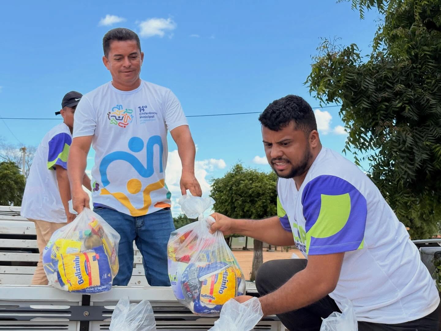 Prefeitura realiza entrega de cestas básicas na ação Páscoa Solidária - Foto: Prefeitura de São Raimundo Nonato