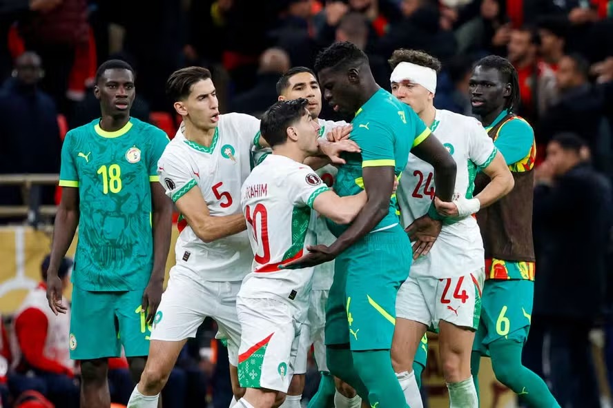 Confusão na na Final da Copa Africana de Nações entre Marrocos e Senegal - Foto: Reuters