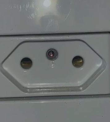 Foto: Policia Militar de Santa Catarina - Câmera encontrada no banheiro