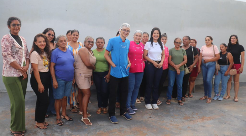 Oficina de Ovos de Páscoa promovida pela SEMTAS prepara mulheres para o empreendedorismo