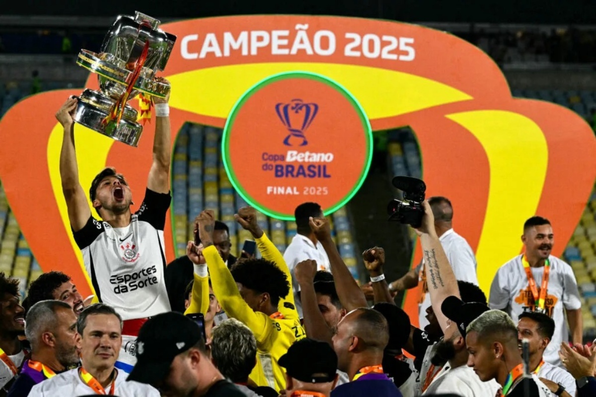 Ángel Romero celebra o título do Corinthians na Copa do Brasil  - Foto: Pablo PORCIUNCULA / AFP  