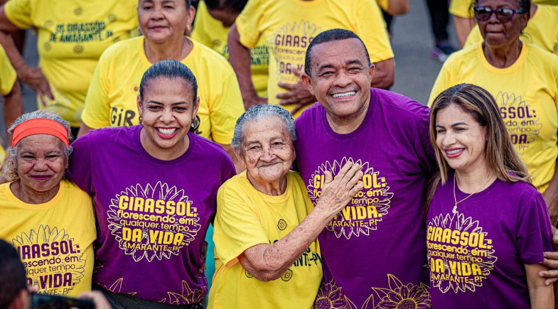 Grupo de idosos da assistência social de Amarante realiza flash mob no centro histórico da cidade