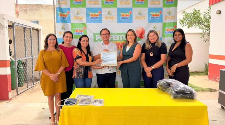 Prefeito Ednei Amorim entrega monitor multiparamétrico e novos fardamentos ao SAMU em São João do Piauí