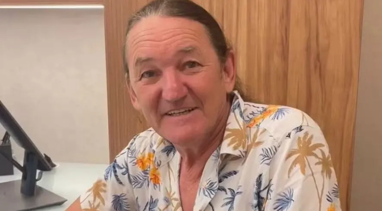 Marquito reaparece em foto no hospital com amigos após acidente