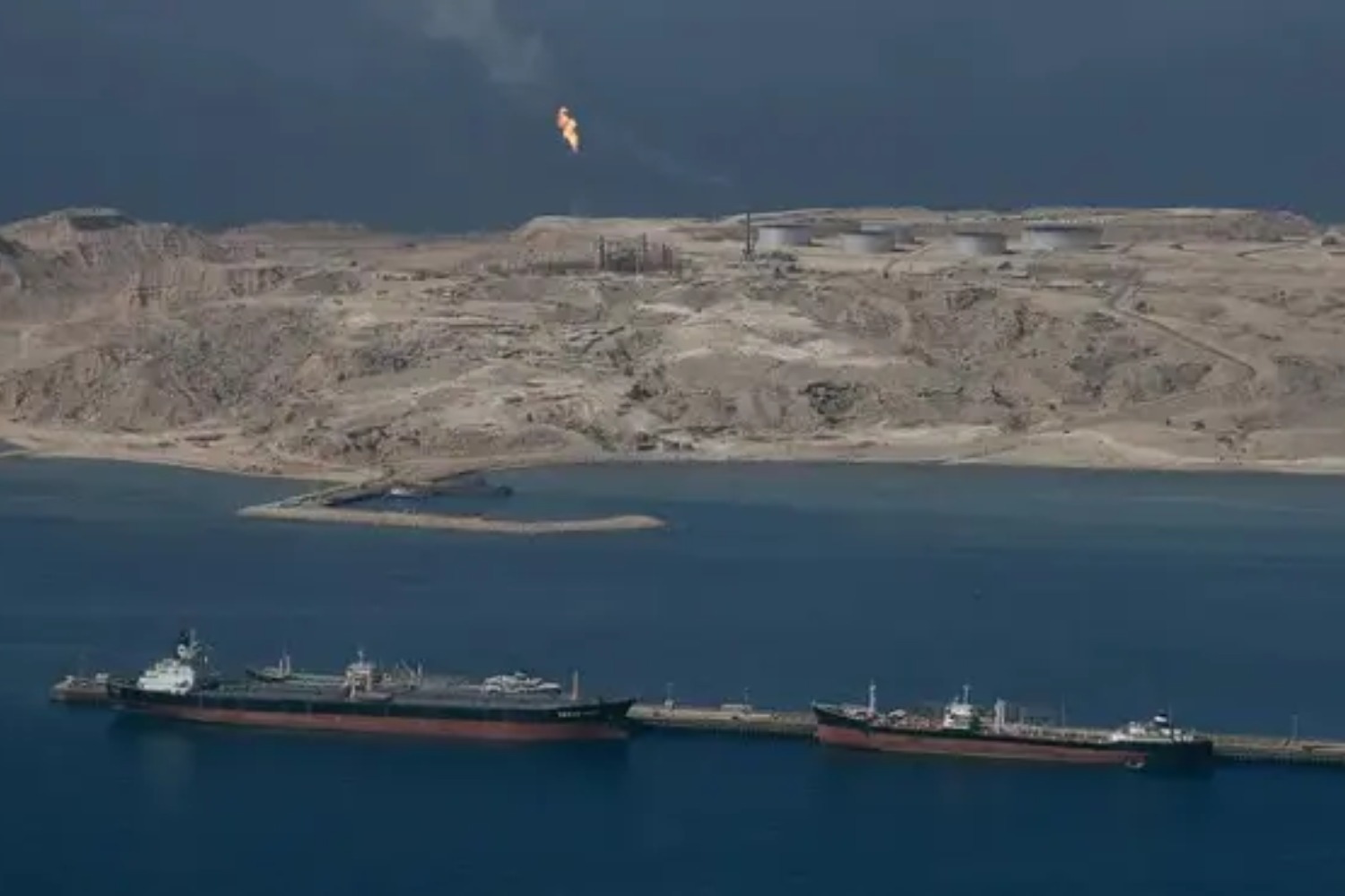 Levantamento projeta três cenários de crise e mostra que o bloqueio no Estreito de Ormuz encarecerá a produção da indústria de alimentos e transportes - Foto: República do Irã 