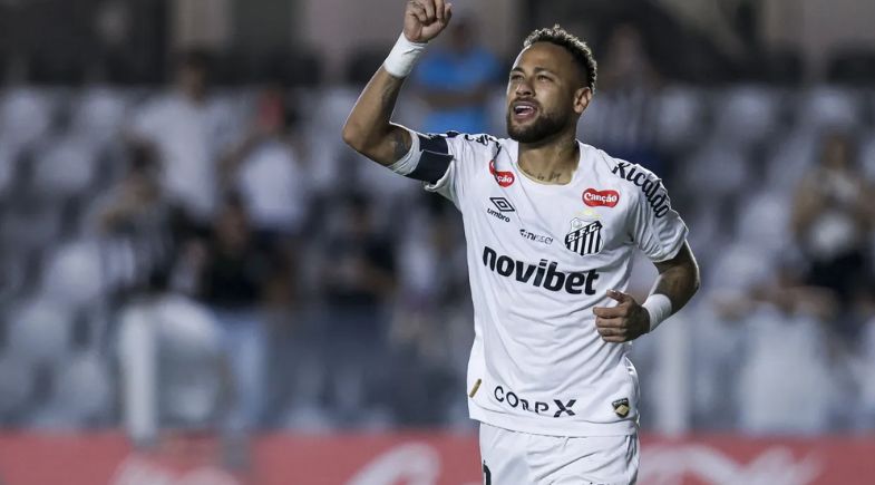 Neymar briga com torcedores | Ricardo Moreira/Getty Images
