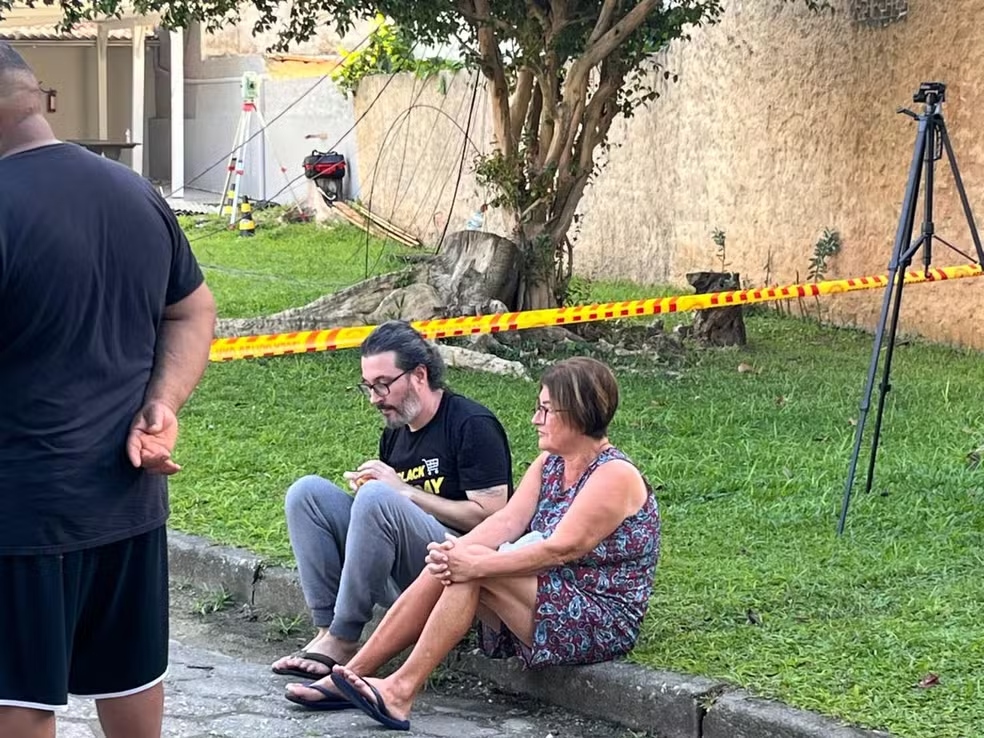 Moradora Zenir Alves da Silva foi uma das pessoas que precisou deixar o local às pressas - Foto: Grazi Guimarães/NSC TV