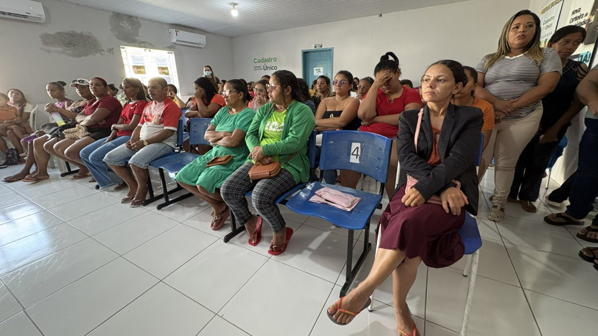 Secretaria Municipal de Assistência Social de Esperantina Realiza Entrega de Livros e Palestra para Famílias - Imagem 3