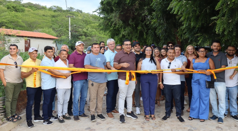 Buriti dos Montes celebra 34 anos com entrega de calçamento e praça